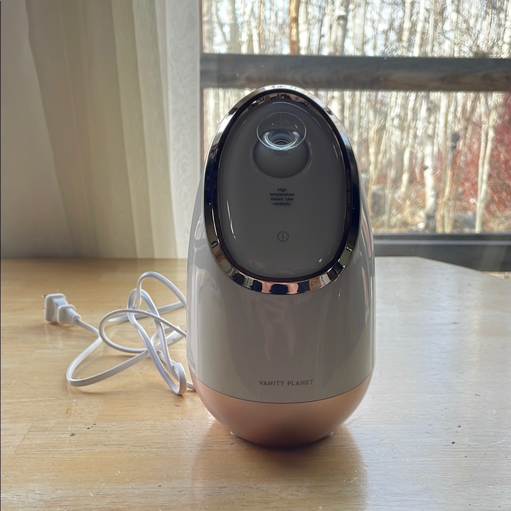 Vanity Planet Facial Steamer in White and Rose Gold